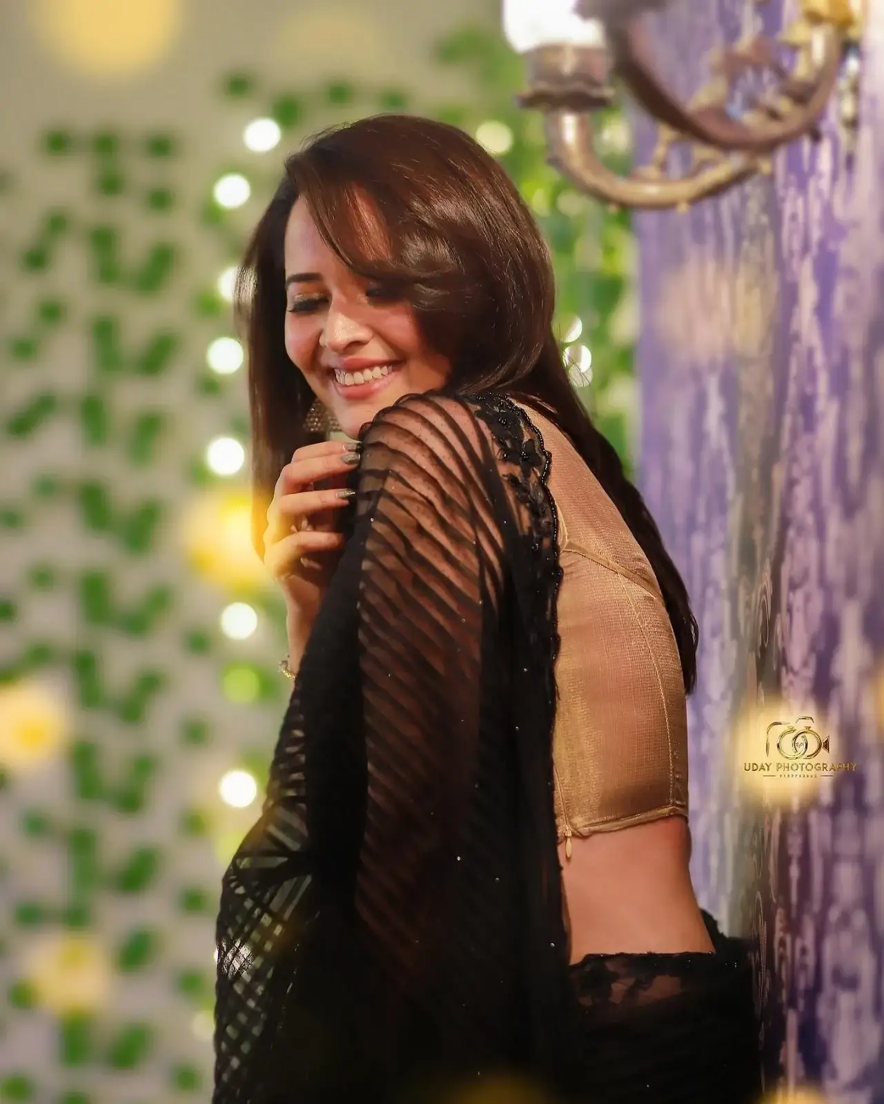 Anasuya Bharadwaj Beautiful Indian actress in Sleeveless Black Saree